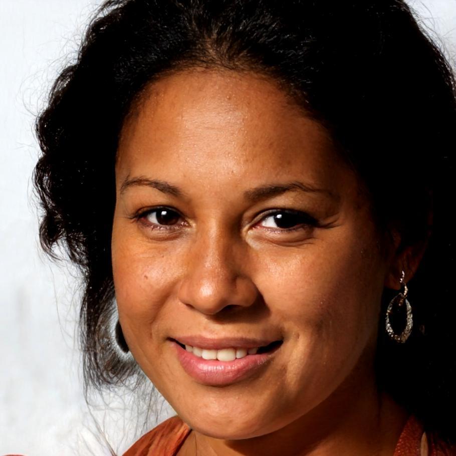 Elena Morales, Especialista en Negocios Digitales